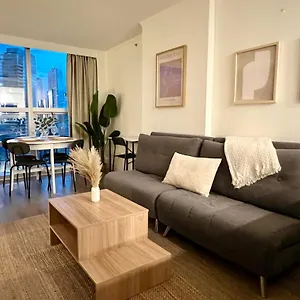 Stunning Skyline Views In A Cozy And Stylish Abode Vancouver