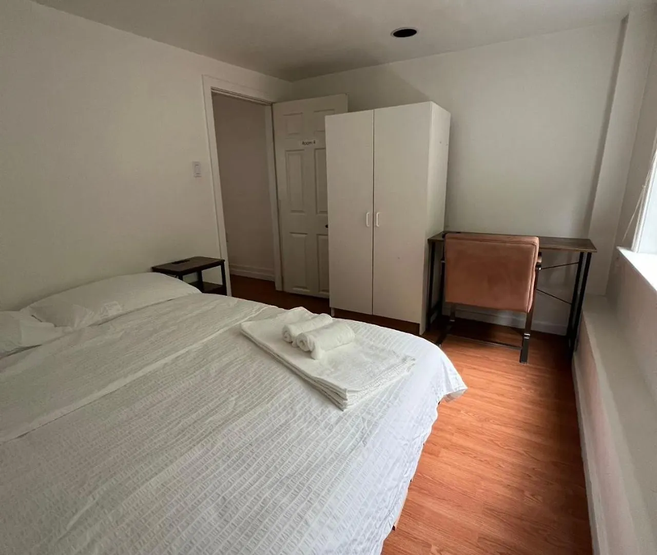 Larch House In Vancouver West Homestay